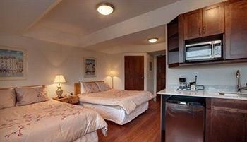 Embassy West Hotel1