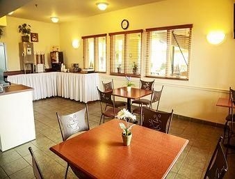 Super 8 Amherst, Ns4