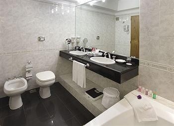 Dolmen hotel0
