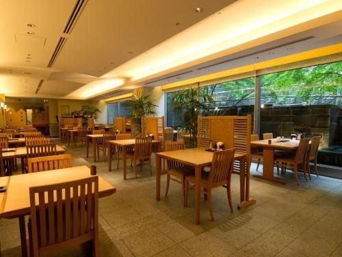 โรงแรมโทชิเซ็นเตอร์ (Toshi Center Hotel)2