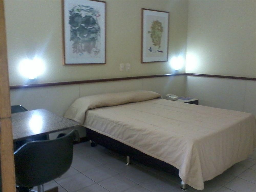 Century Park Hotel0