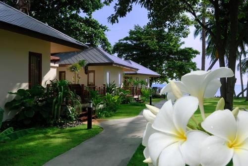 โรงแรมพร้อมสุขบุรี (Promtsuk Buri Hotel)0
