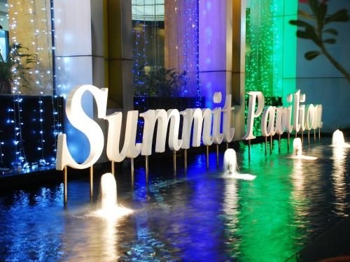 Summit Pavilion Hotel0