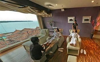 Ramada Lake Resort & Spa2