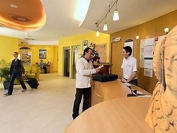 Ibis Elche4