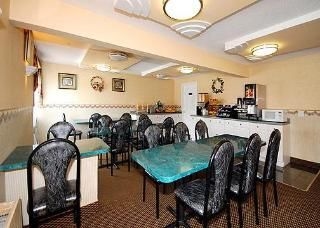 Econo Lodge4