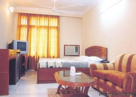 Hotel Royal Residency0