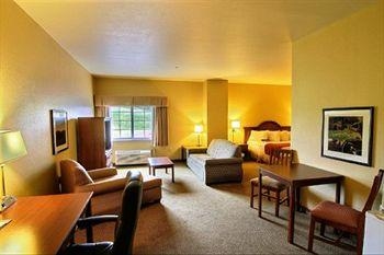 Best Western Scenic Hill Resort4