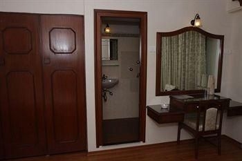 Hotel Kemps Corner2