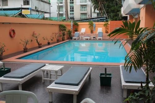 โรงแรมควีน พัทยา (Queen Pattaya Hotel)0