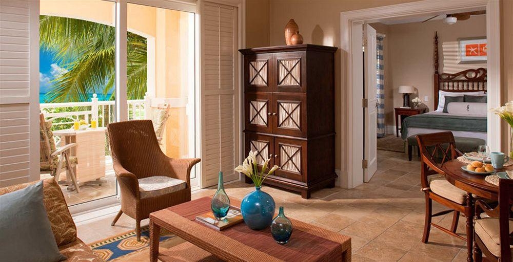 Sandals Emerald Bay2