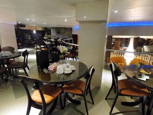 Piroozy Hotel1
