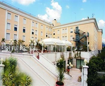 Hotel V72
