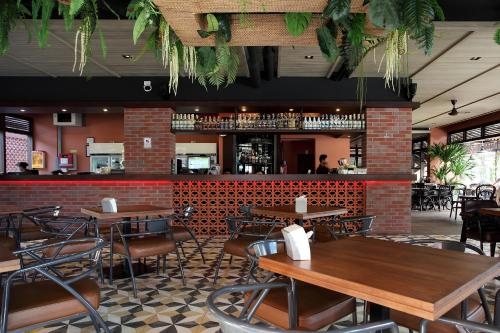 โรงแรมรามบุตรี วิลเลจ (Rambuttri Village Hotel)2