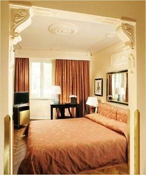 Alexandra Hotel1