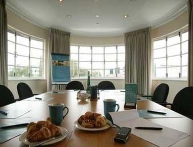 Hatfield Oak Hotel1
