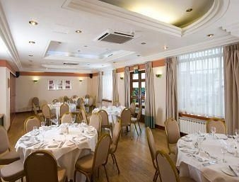 Hatfield Oak Hotel4