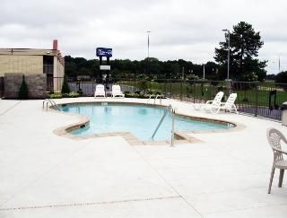 Clarion Inn And Summit Center2