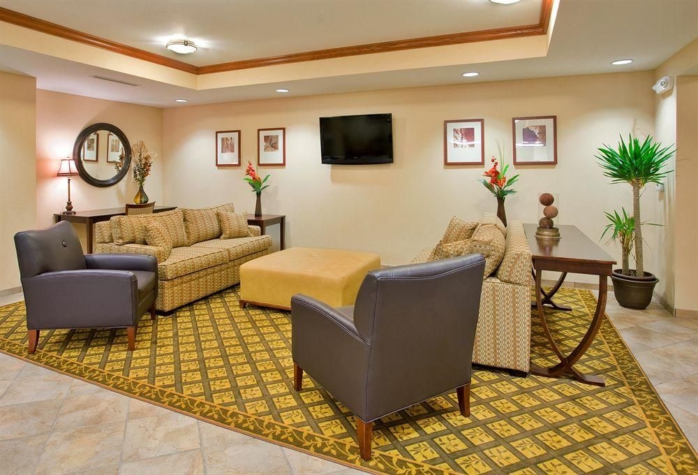 Candlewood Suites Kansas City Airport4