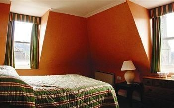 Pratt's Hotel4