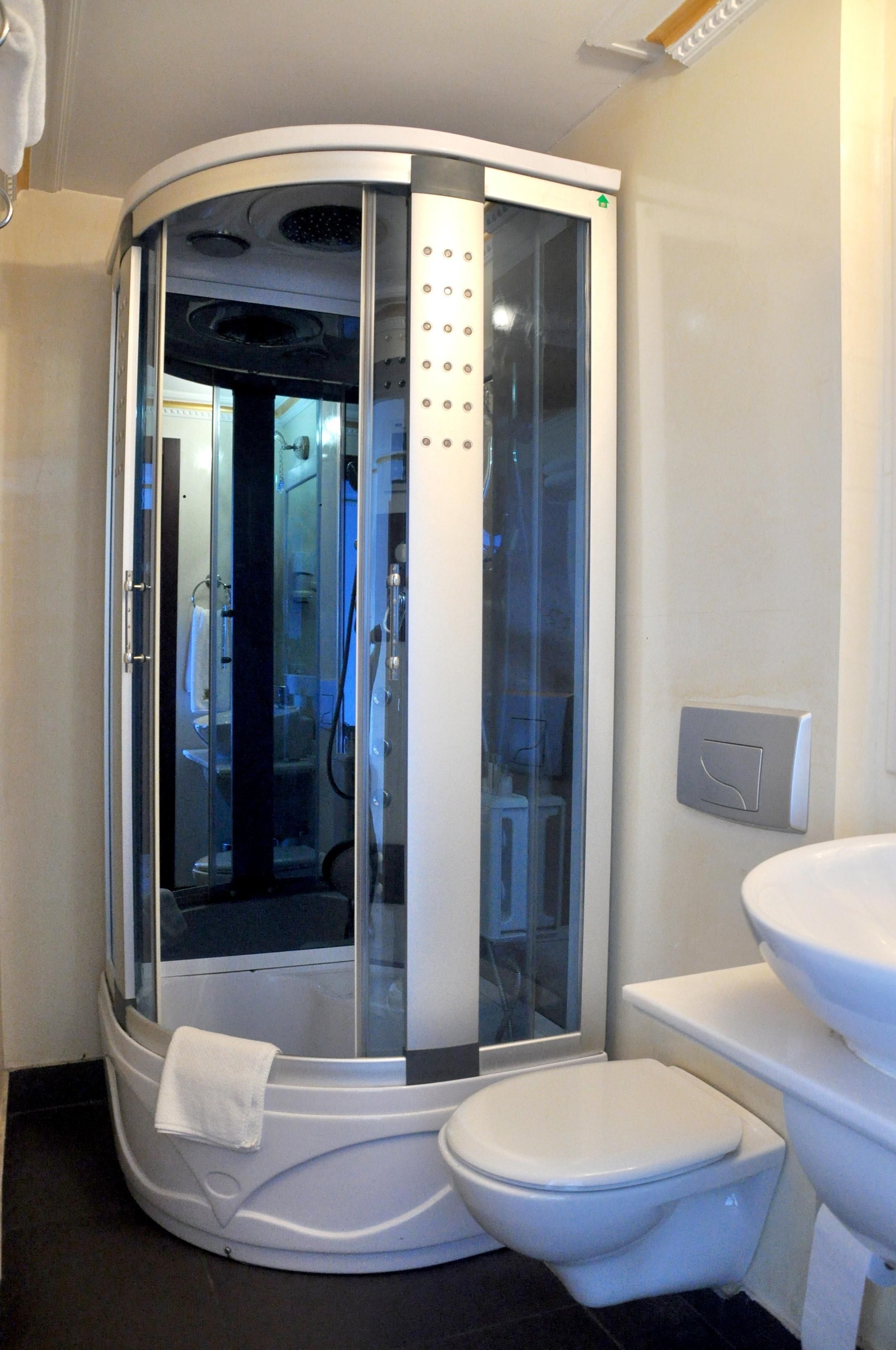 Hettie Hotel1