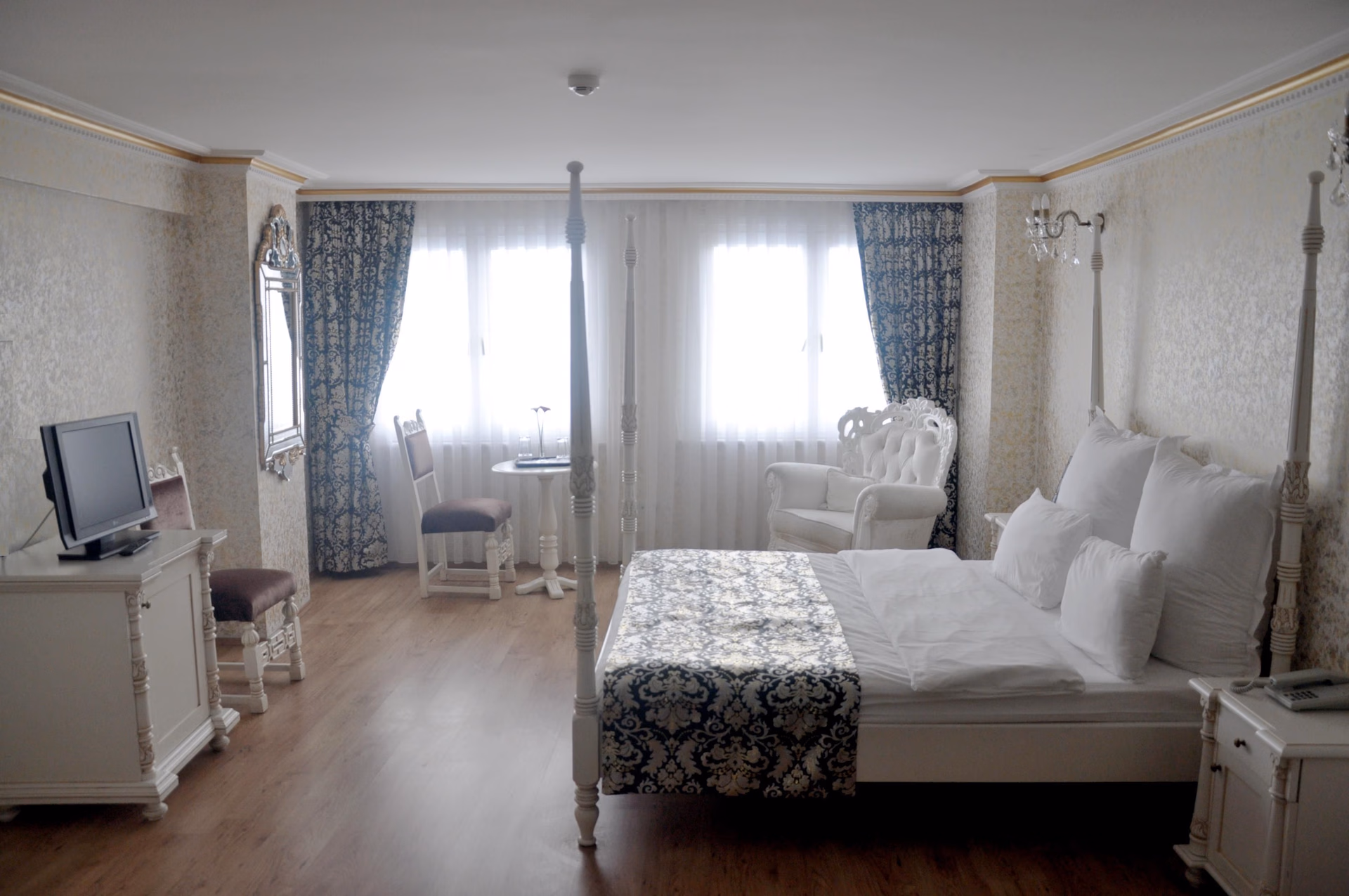 Hettie Hotel4