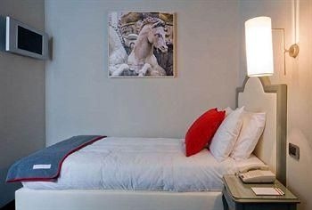Hotel Rosso 234