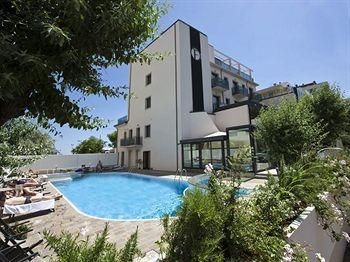 Ferretti Beach Hotel3