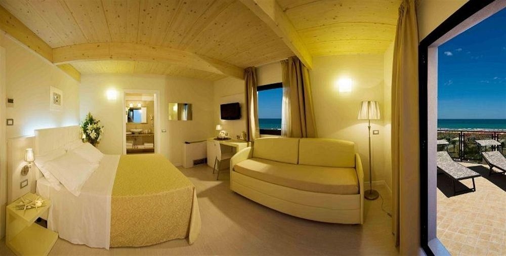 Ferretti Beach Hotel2