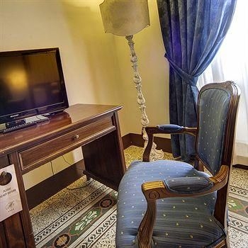 Hotel Portici1
