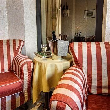 Hotel Portici0