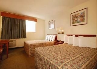 Econo Lodge Downtown1