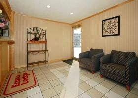 Econo Lodge West Dodge1
