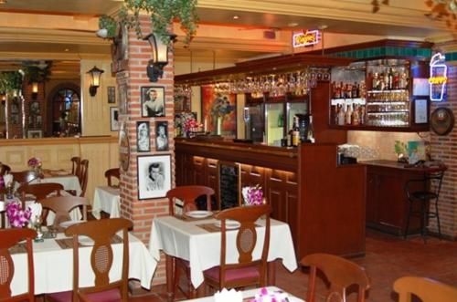 Rico's Bungalows3
