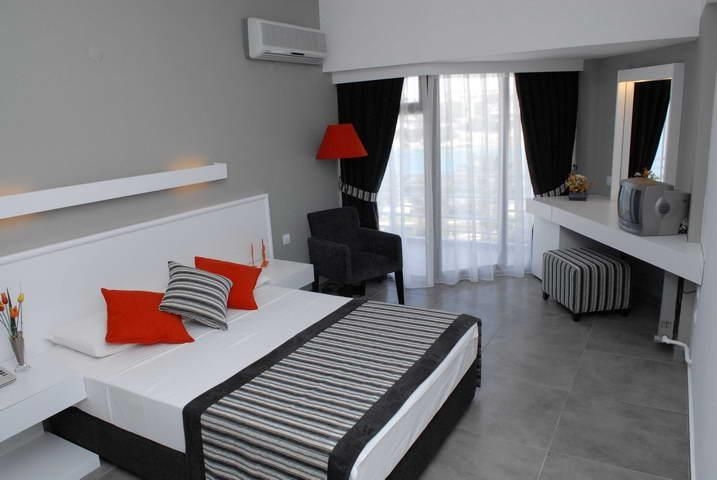 Ladin Hotel2