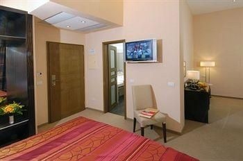 Manes Hotel3