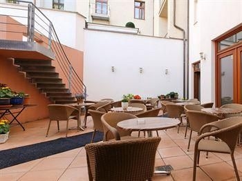 Carol Hotel1