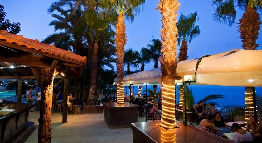 LARISSA AKMAN PARK HOTEL1