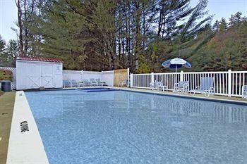 Econo Lodge Near Plymouth State University1