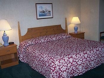 Commodores Inn1