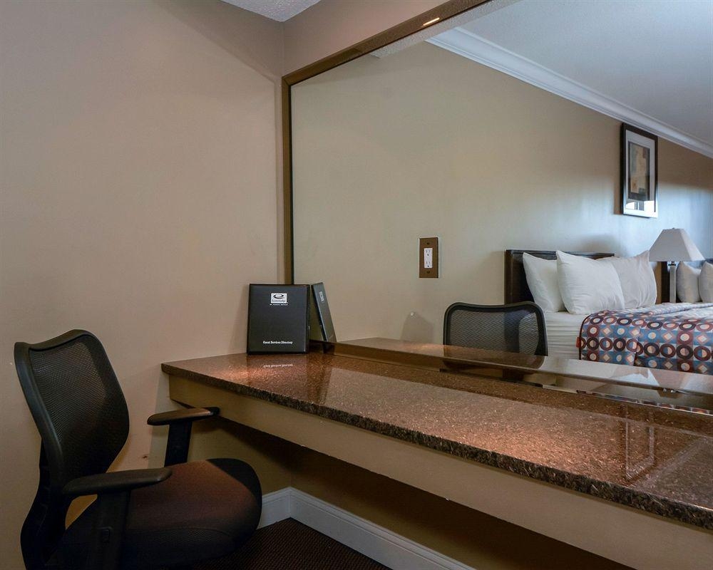 Econo Lodge Meadowlands3