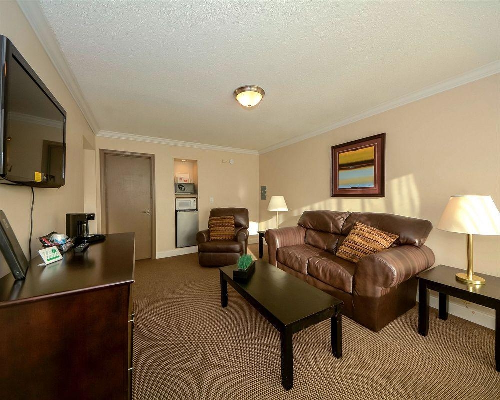Econo Lodge Meadowlands1