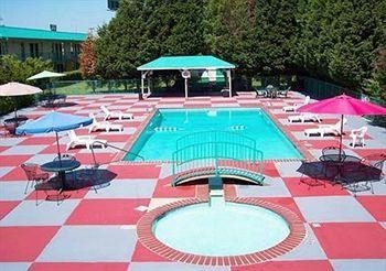 Econo Lodge  Inn & Suites2