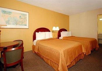 Econo Lodge  Inn & Suites3