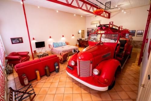 เดอะ ไฟร์ สเตชัน อินน์ (The Fire Station Inn)1