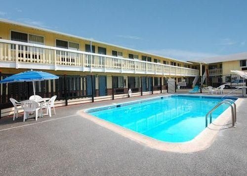 Econo Lodge4