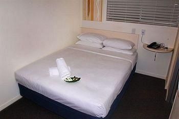 Snooze Inn4