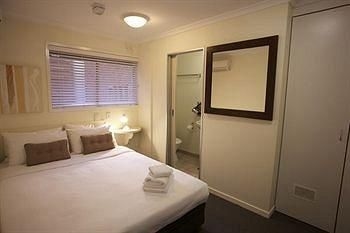 Snooze Inn2