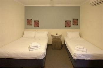 Snooze Inn1