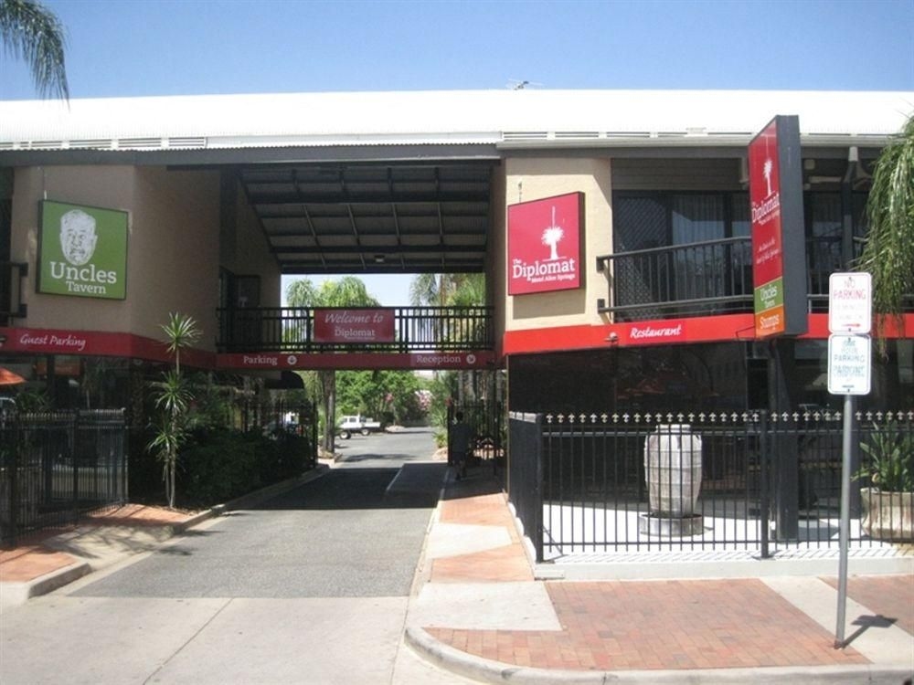 Diplomat Motel1